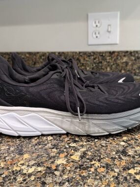 Hoka Women's Black Running Shoes - Lightweight Cushioning size 10